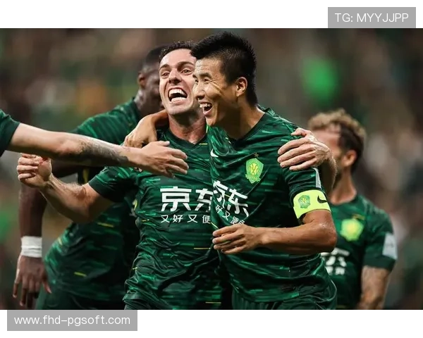 北京国安3-0河南队第五次捧起足协杯，法比奥点球帽子戏法